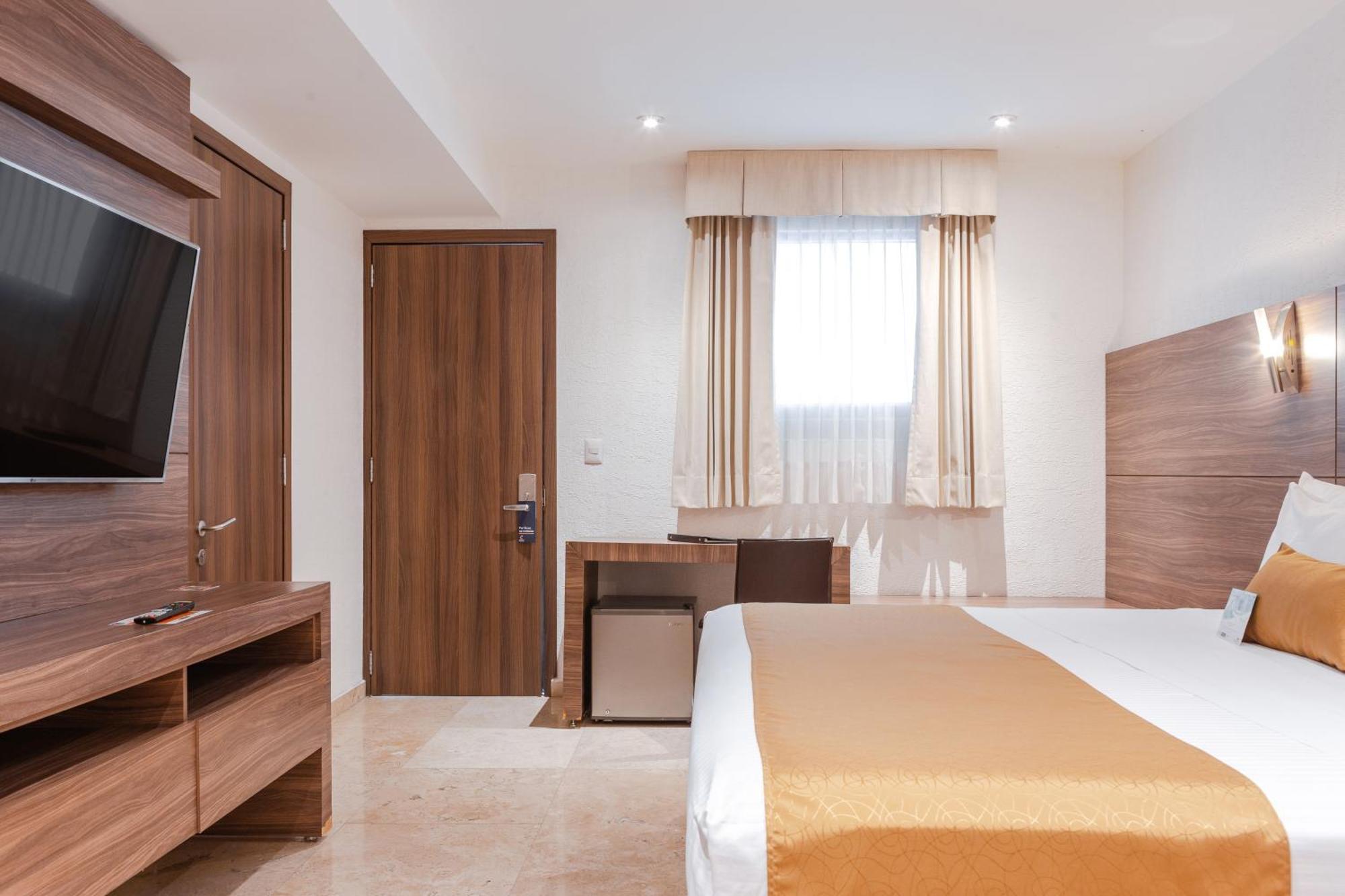 Hotel Cayala Inn Queretaro Bagian luar foto